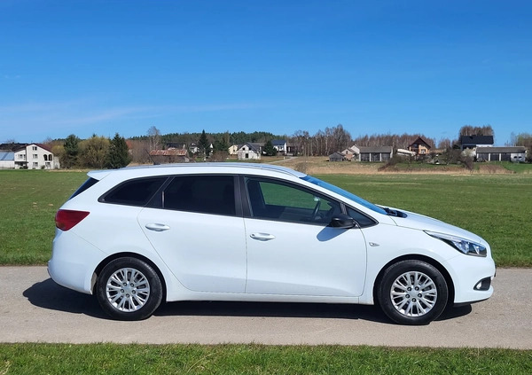 Kia Ceed cena 35777 przebieg: 131000, rok produkcji 2015 z Janów Lubelski małe 407